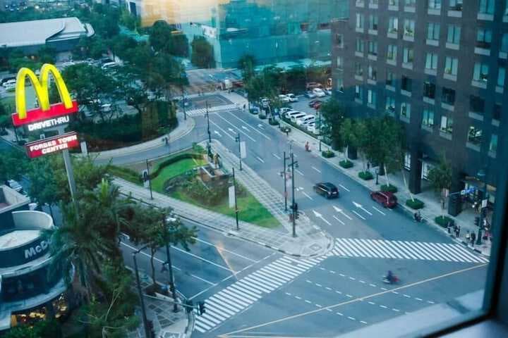 Prime BGC Location Apartments by PH Staycation photo 1
