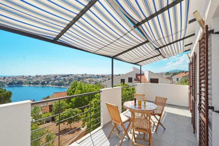 Sea View Apartment photo 2