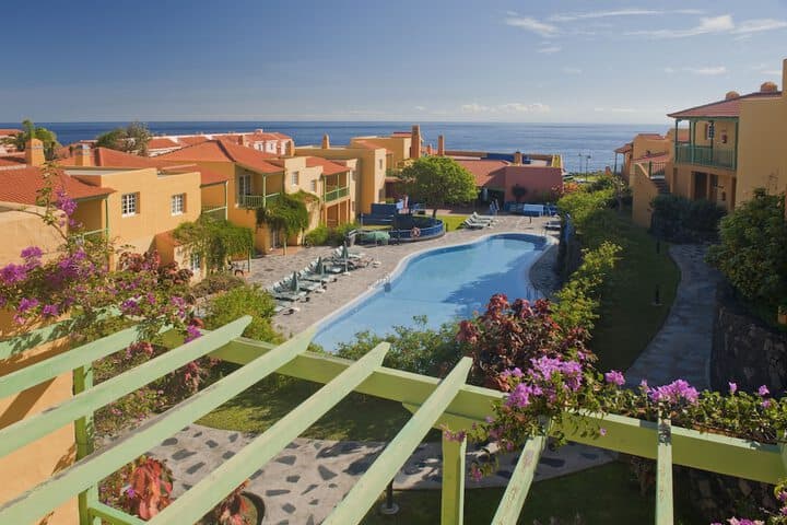 Apartamentos la Caleta photo 3