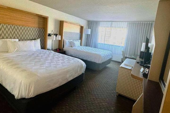 Gateway Hotel & Convention Center photo 2