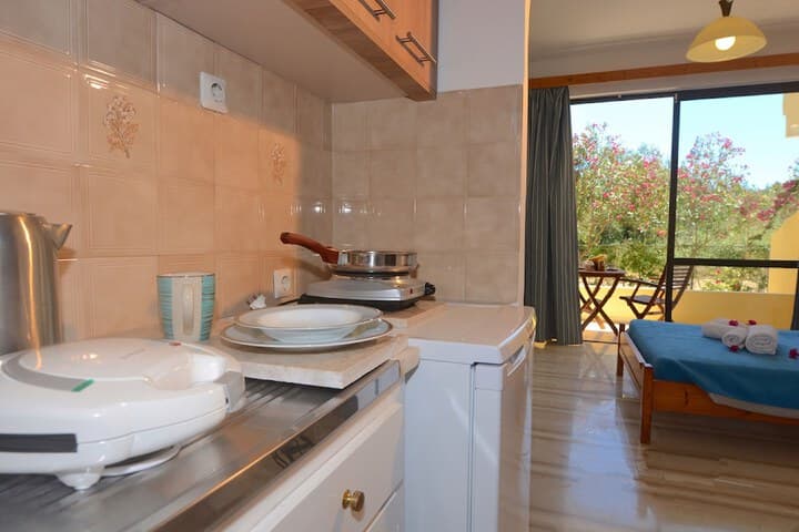 Alexandra Apartments photo 4