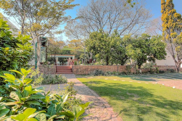 Sunninghill Guest Lodge photo 3
