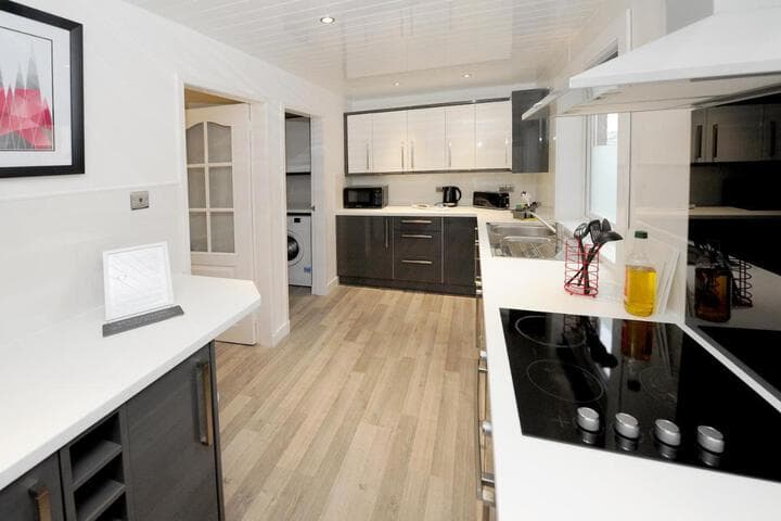 Spacious 3 bedroom house photo 3