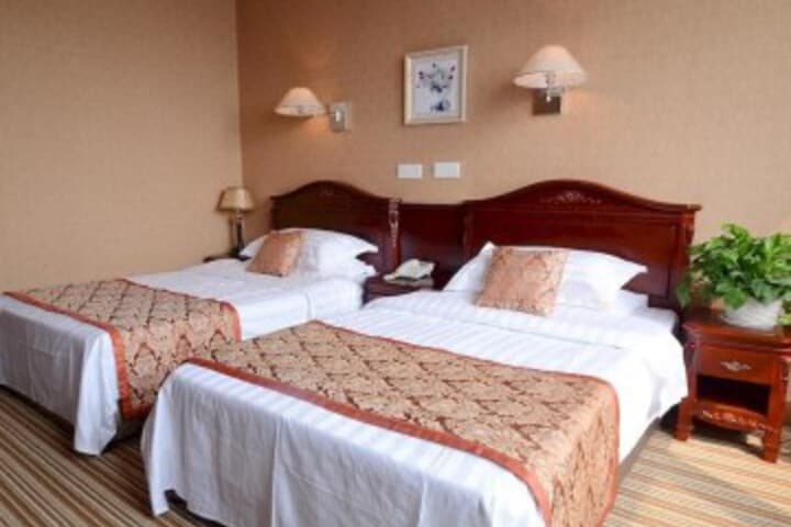 Longshun Hotel photo 4