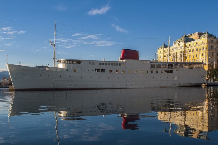 Botel Marina Hostel photo 3