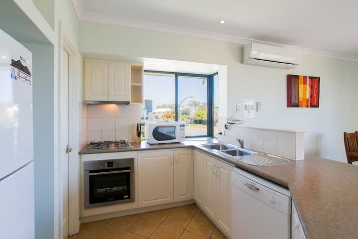Seahaven Villas by Rockingham Apartments photo 2