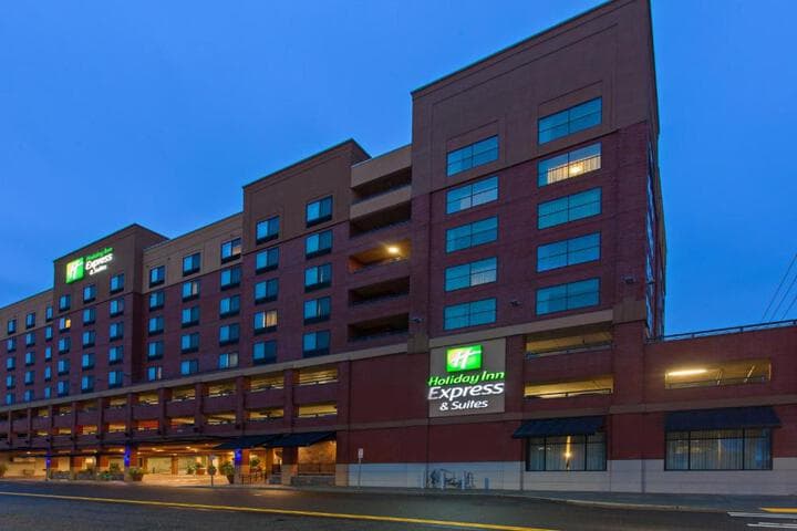 Holiday Inn Express & Suites Tacoma Downtown photo 2