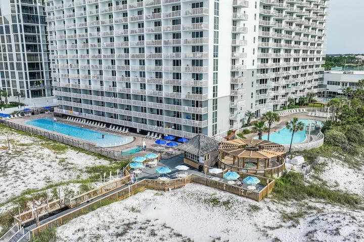 Pelican Beach Resort by Colasan photo 2