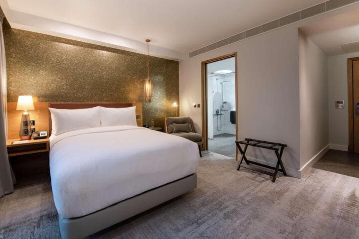 Lincoln Plaza London Curio Collection by Hilton photo 1