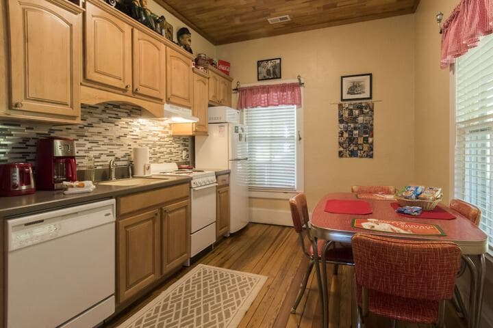 Calhoun House Inn & Suites photo 4