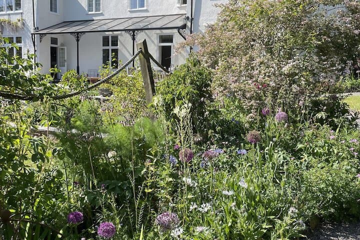 Edgcott House photo 2