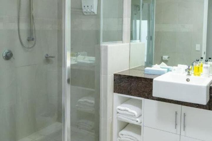 Waters Edge Apartments photo 4