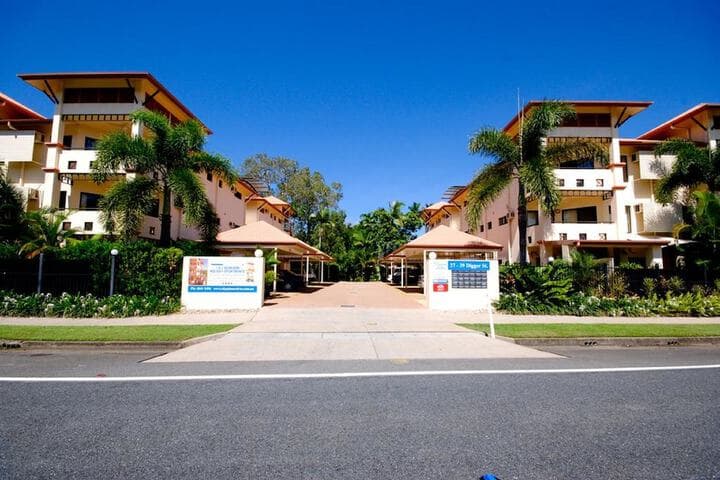 City Plaza Apartments photo 2