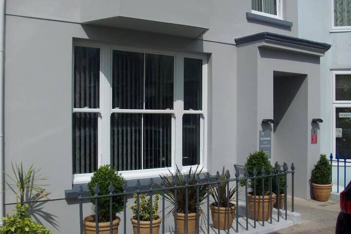 Farnham Hotel photo 2