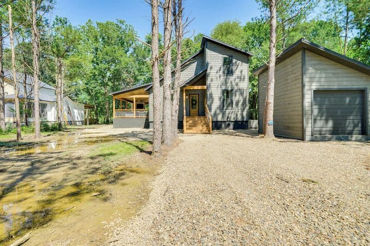 Riverfront Broken Bow Cabin w / Private Hot Tub! photo 2