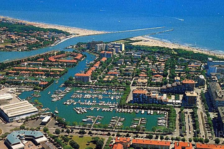 Three room Apartment a Stones Throw From the sea photo 3