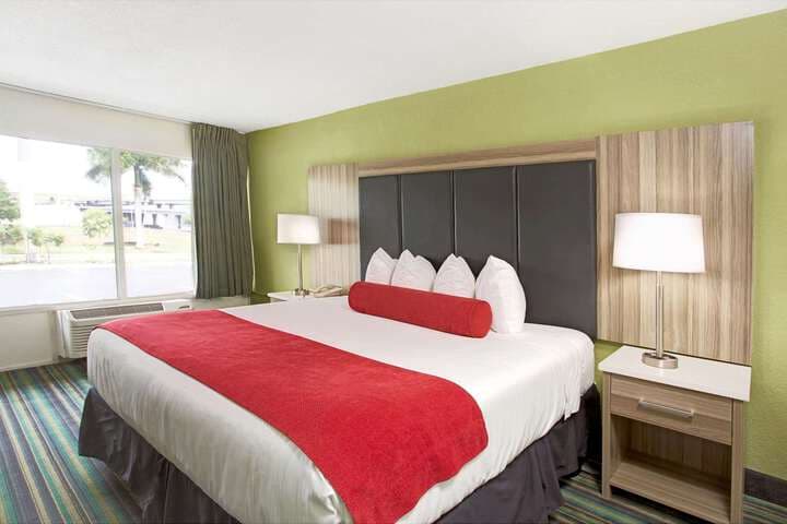 Ramada by Wyndham Fort Lauderdale Airport / Cruise Port photo 4