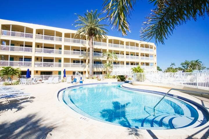Coral Reef Beach Resort by VRI Americas photo 3