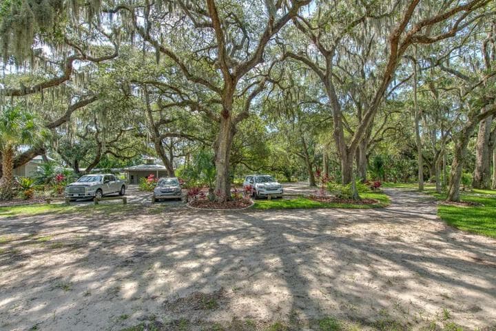 Gibsonton destination view
