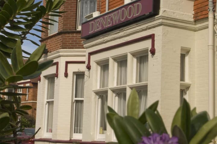 Denewood Hotel Guest Accomodation photo 2