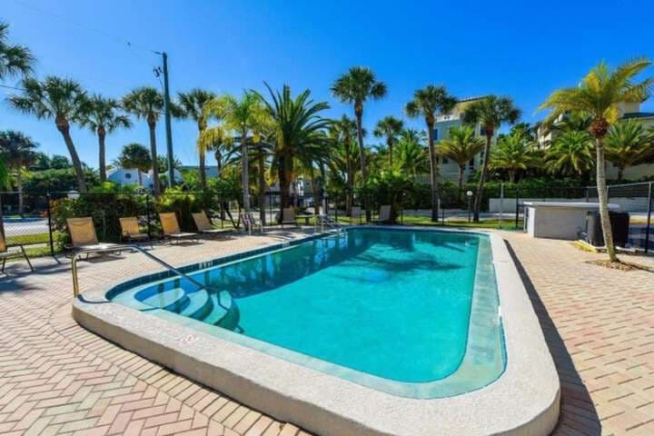 Gulf Holiday by Beachside Management photo 3