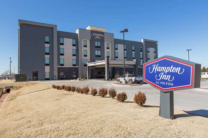 HMPTN MUSTANG photo 2