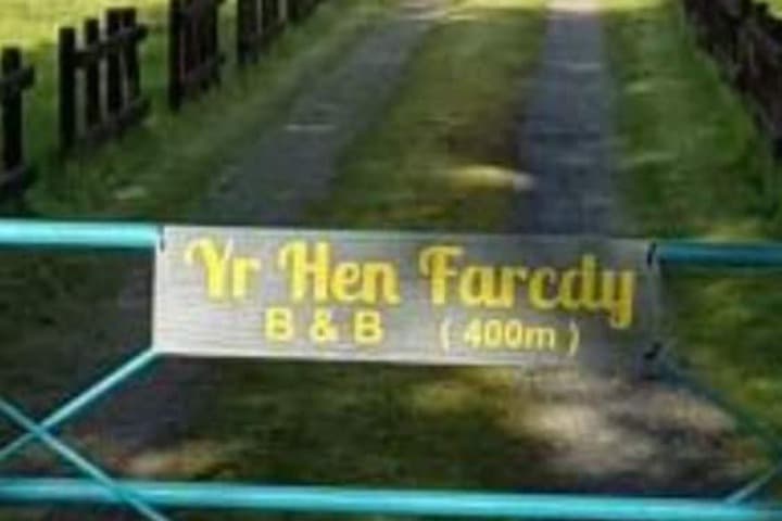 Yr Hen Farcdy Bed & Breakfast photo 4