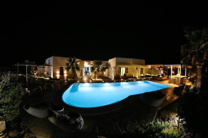 Queen Boutique Suites photo 2