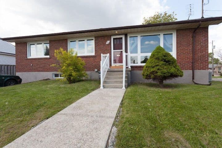 Beautiful Detached 6 Bedroom House photo 4