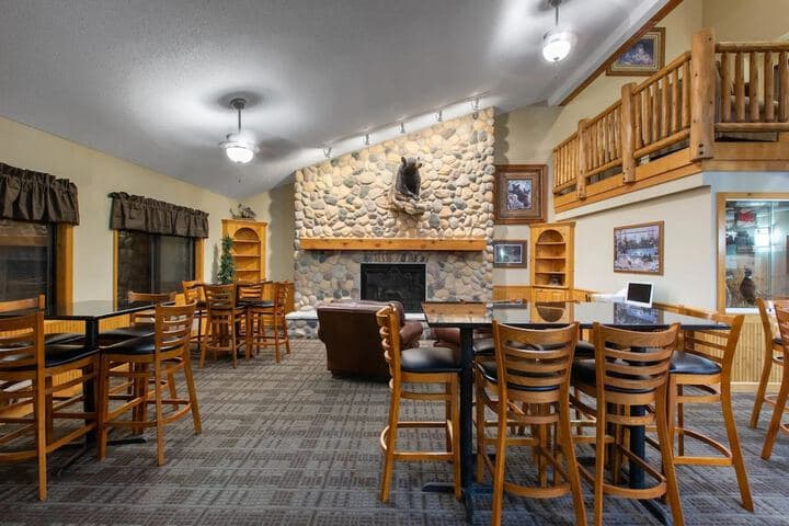 Cobblestone Hotels & Suites – Ladysmith photo 5