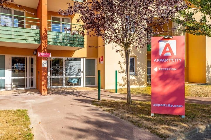 AppartCity Confort St. Quentin en Yvelines Bois dArcy photo 3