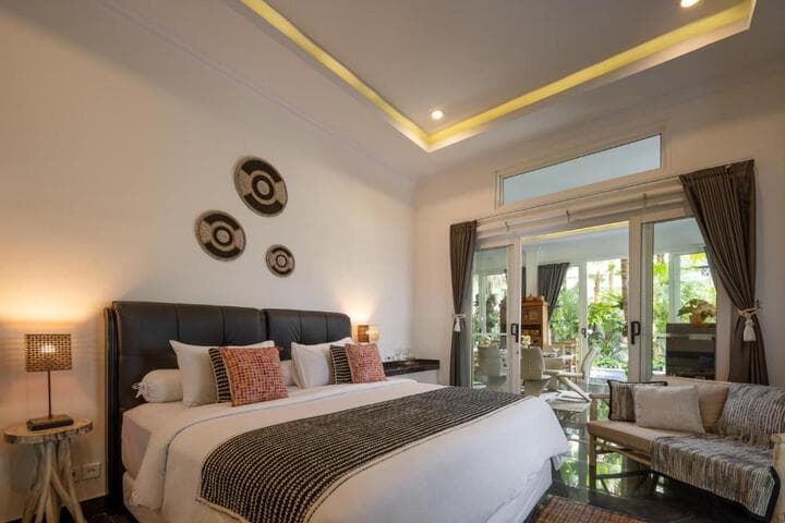 Ethan Villa photo 1
