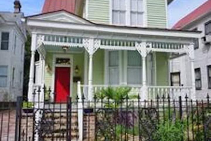 Luxurious Private Suites in Downtown Charleston photo 2