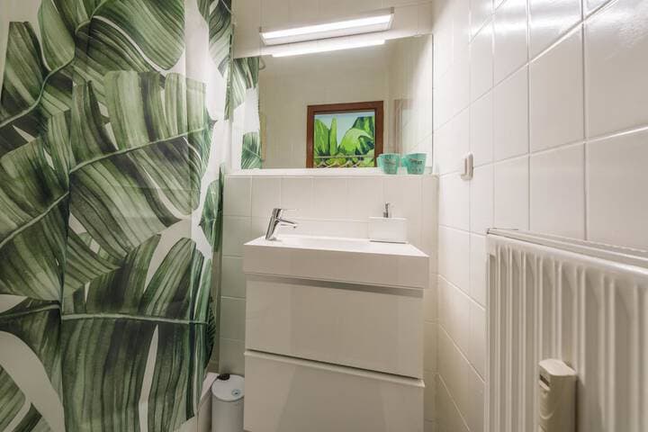 Urban Jungle Designer Apartment photo 4