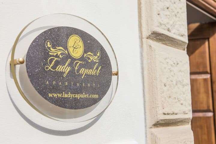 Lady Capulet Apartments photo 4