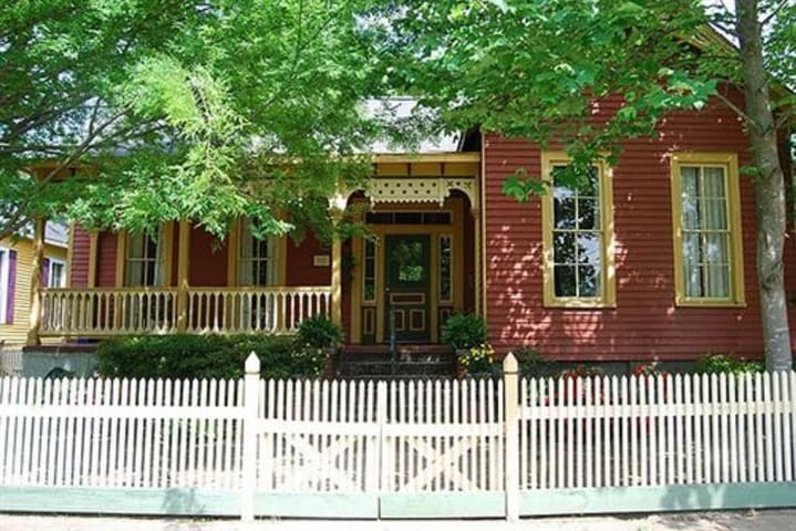Rothschild Pound House Inn photo 5