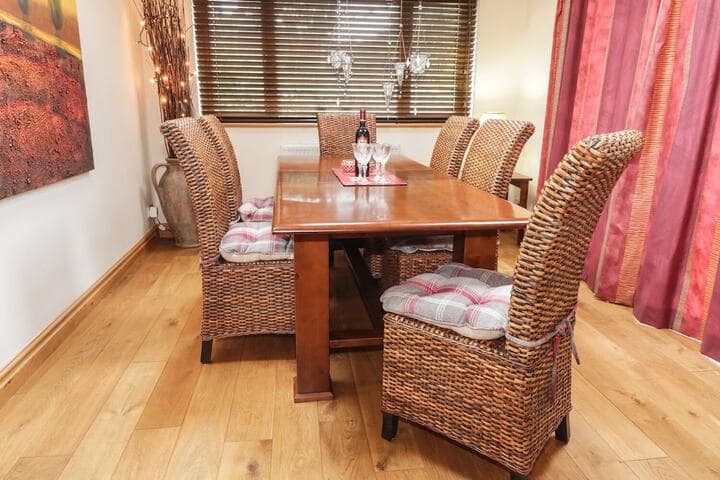 Lynton House photo 2