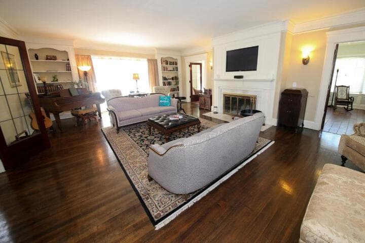Leonard at Logan House photo 5