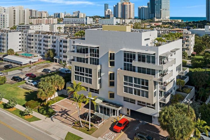 Roami at Sunny Isles photo 3