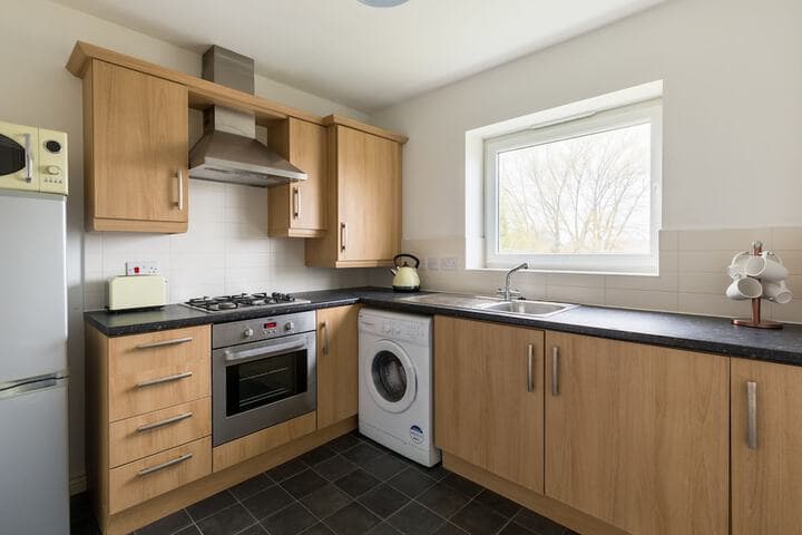 Luxury Two Bed Apartment With Parking Wolverhampton photo 3