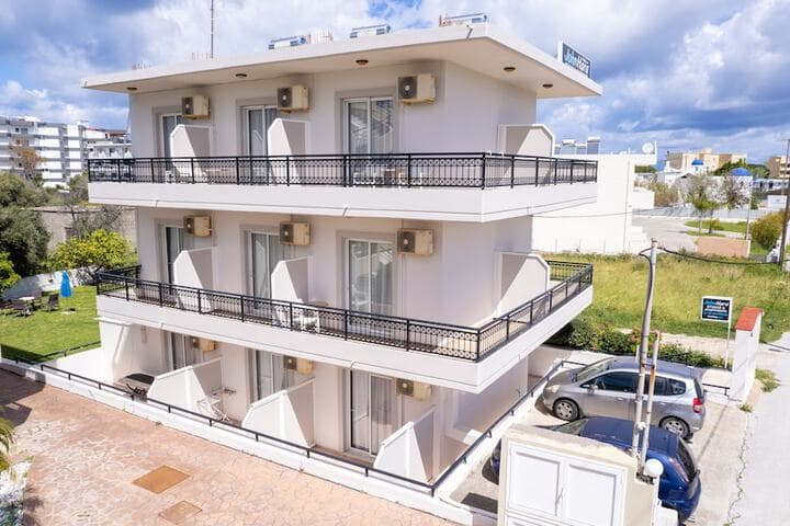 Johnhara Studios & Apartments photo 3