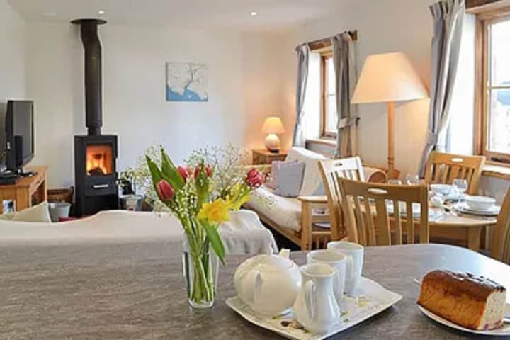 Burton Farmhouse photo 2