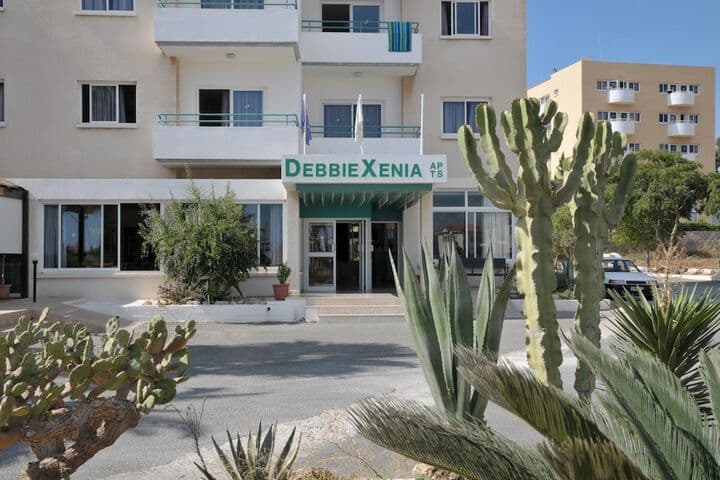 DebbieXenia Hotel Apartments photo 4