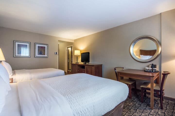 Clarion Inn Airport University photo 2