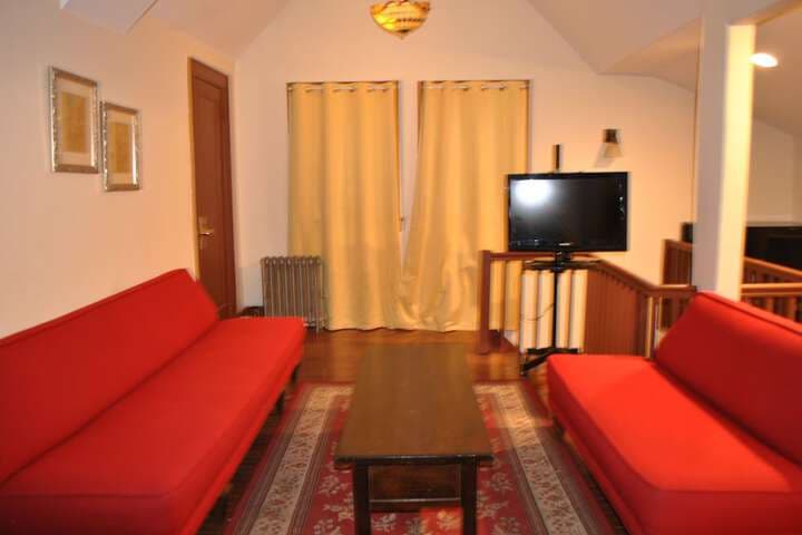 Newark Hansbury Multi Level House photo 2