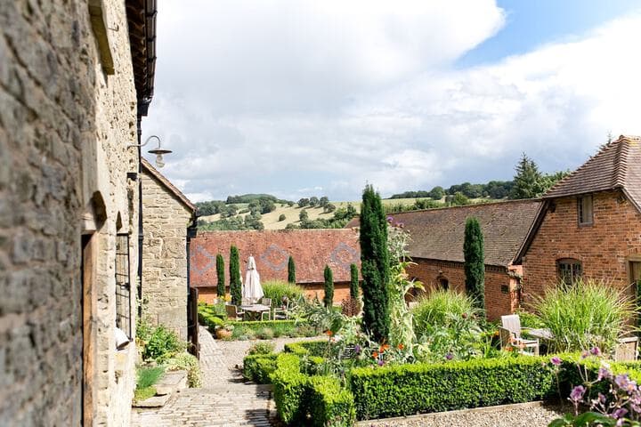 Old Downton Lodge photo 2