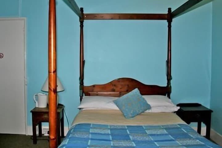 The Bent Arms photo 3