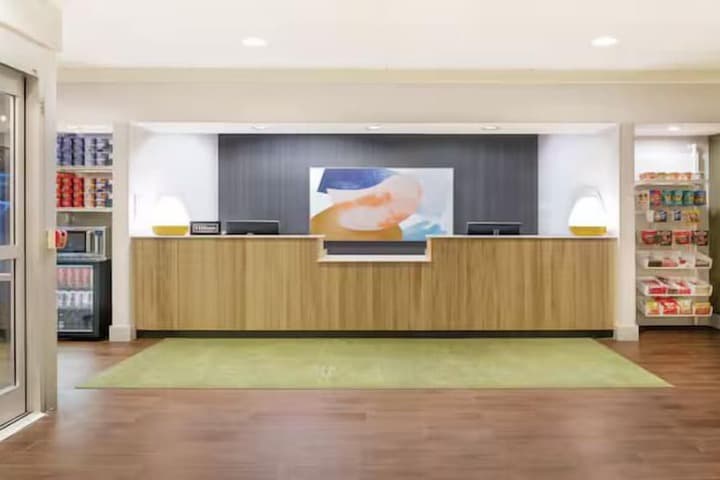 Spark by Hilton Lakewood Denver Southwest photo 1