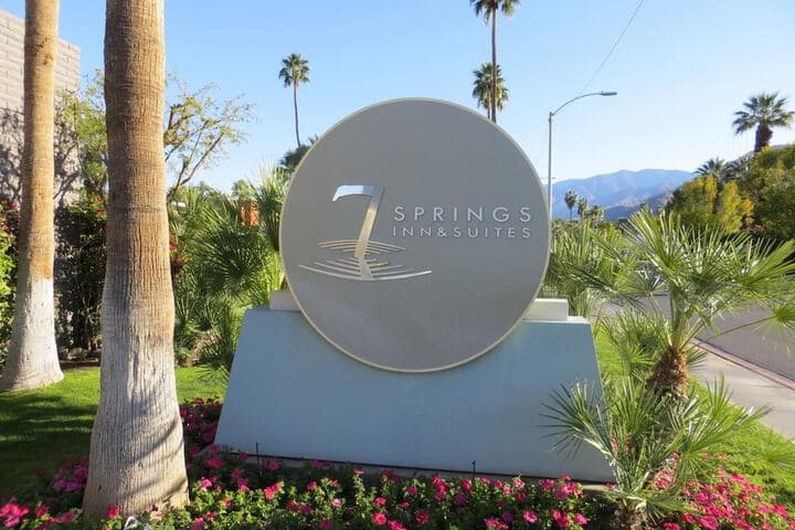 7 Springs Inn & Suites photo 3