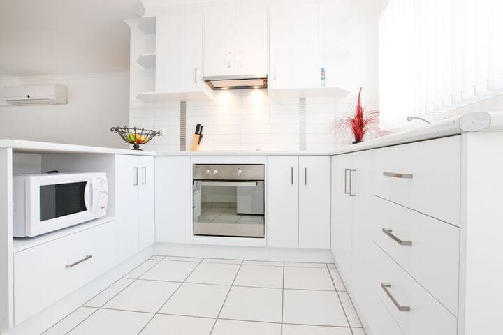 112 Olive Apartments photo 3